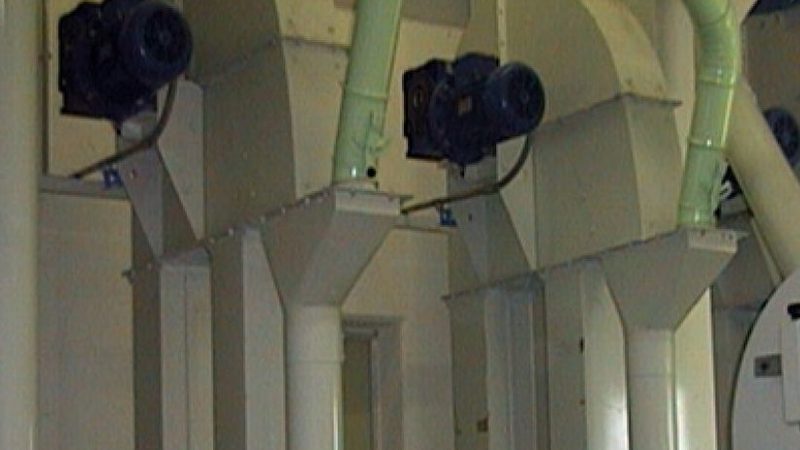 在获取市场行情和质量信息的基础上，要比较不同供应商的价格。以下是比较方法：